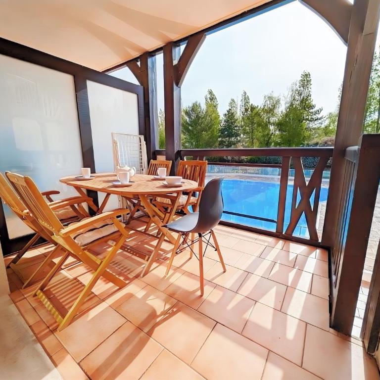 Vue sur la piscine & le golf avec balcon & Parking - Appartamento con 2 Camere da Letto e Balcone - 1