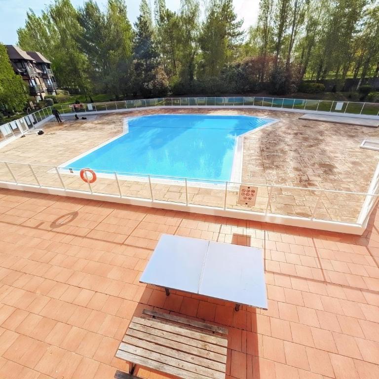 Vue sur la piscine & le golf avec balcon & Parking - Appartamento con 2 Camere da Letto e Balcone - 2