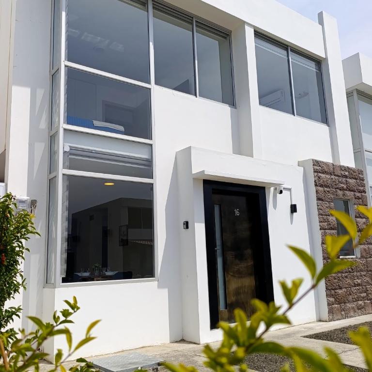 Casa moderna en Urb privada Seguridad 24h manta jaramijo - Three-Bedroom Vacation Home - 2