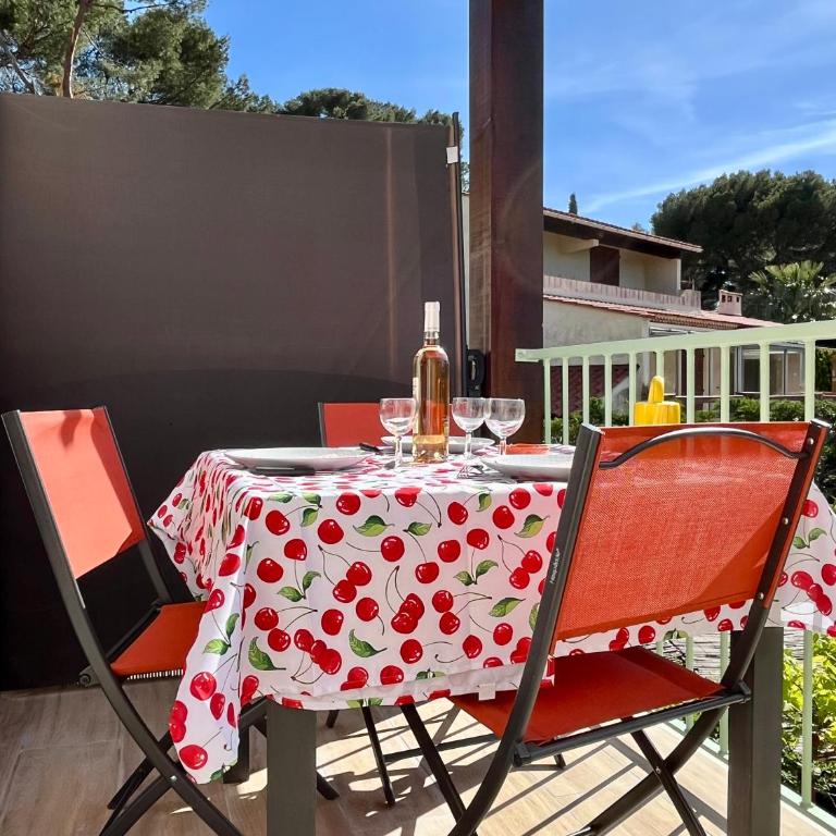 Grand Studio Mezzanine Calme Climatisé Parking privé Plage 700 m - Appartement 1 Chambre - 23