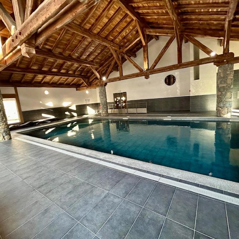 Vue montagne, piscine privée, au coeur de Samoëns - Apartment mit 2 Schlafzimmern - 24