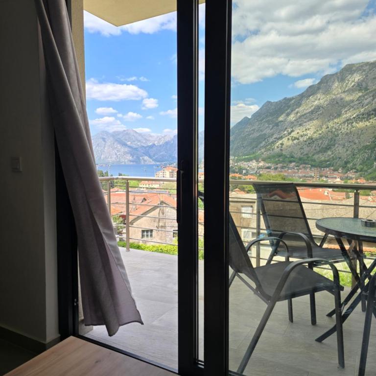 Monte Bay Apartments - One-Bedroom Apartment with Sea View - 2