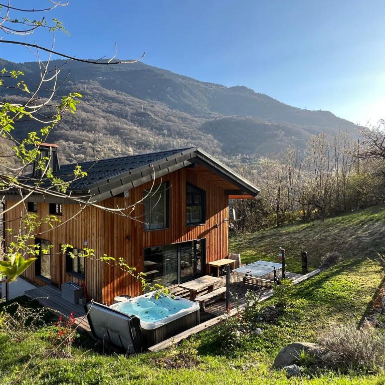 Chalet Les 3 marmottes, 12 personnes, jacuzzi - Chalet - 3