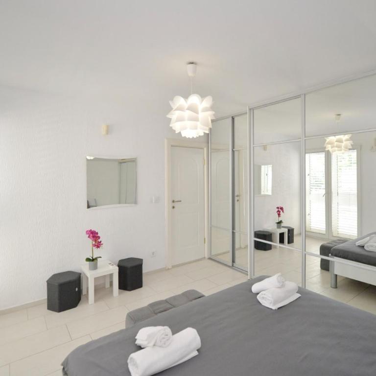 Zotina Residence - Two-Bedroom Apartment with Balcony and Sea View - 9