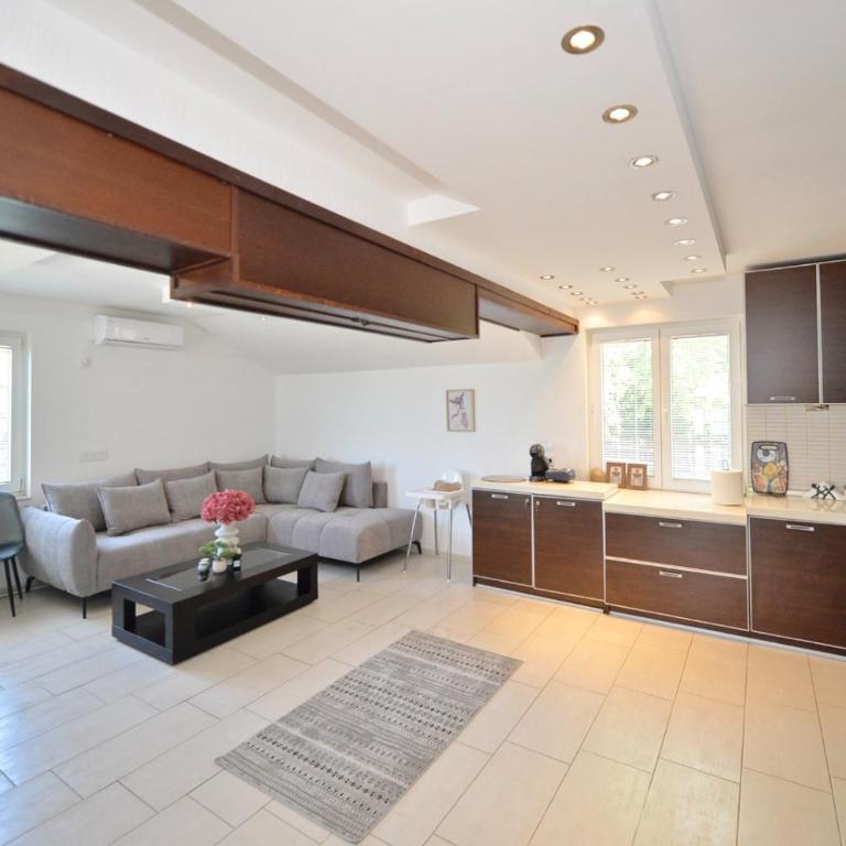 Zotina Residence - Two-Bedroom Apartment with Balcony and Sea View - 12