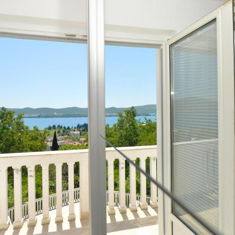 Zotina Residence - Two-Bedroom Apartment with Balcony and Sea View - 13