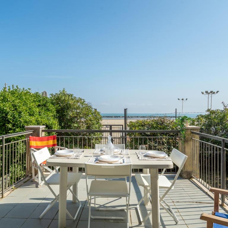 Viserba Sea Villa with Balcony - Il Lupo Affitta - Casa con 3 Camere da Letto - 13