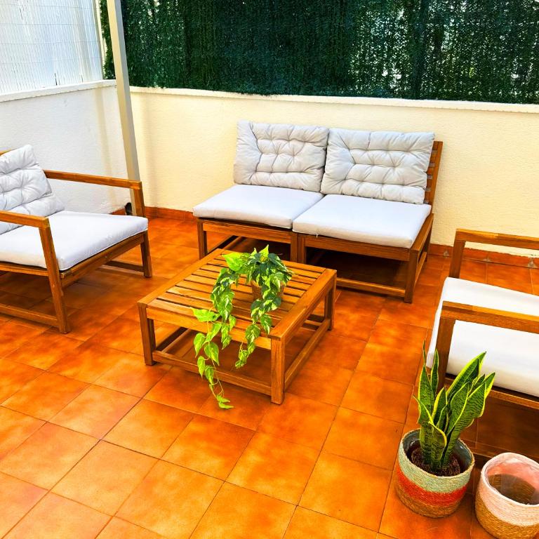 Apt con chill-out, piscina en la azotea a 5 min de la playa y parking privado - Estudio con terraza - 28