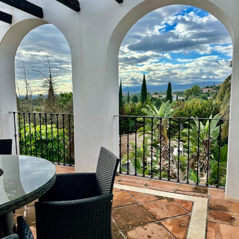 Duplex-penthouse with stunning panoramic view - Suite with Mountain View - 13