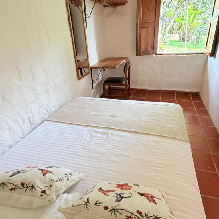 Finca Hostal Ágora - Double Room with Private Bathroom - 8