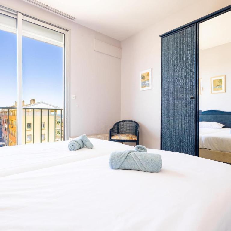 Magnifique appartement en front de mer - Three-Bedroom Apartment - 2