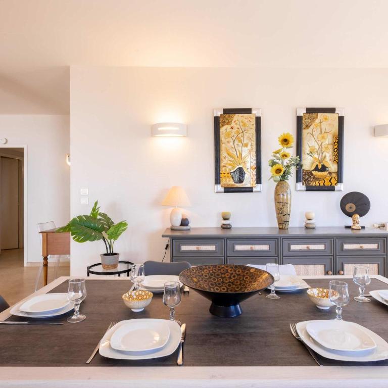 Magnifique appartement en front de mer - Three-Bedroom Apartment - 4