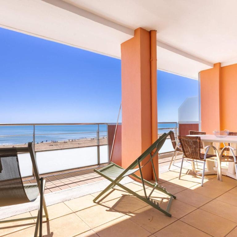Magnifique appartement en front de mer - Three-Bedroom Apartment - 1