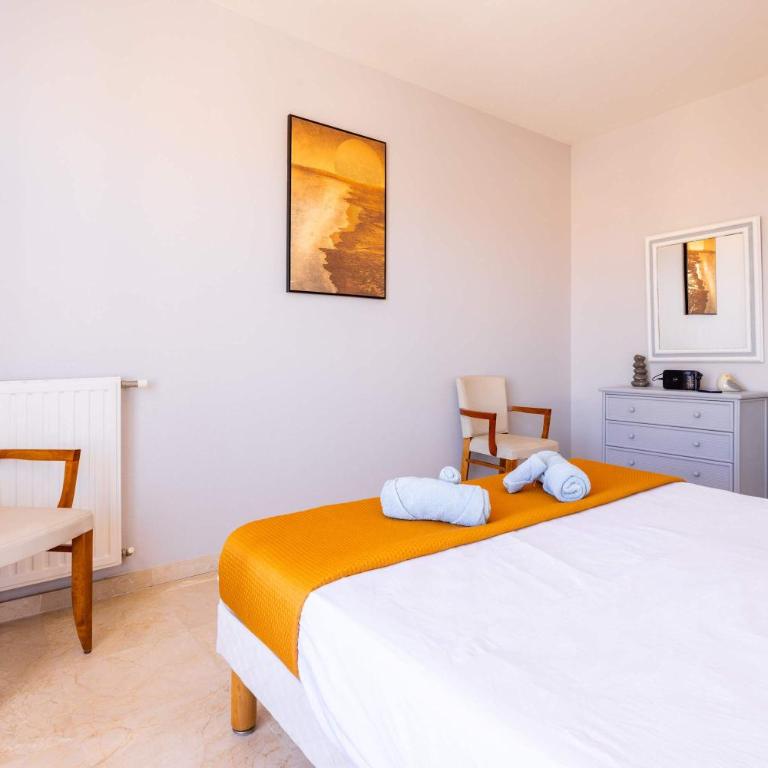 Magnifique appartement en front de mer - Three-Bedroom Apartment - 20