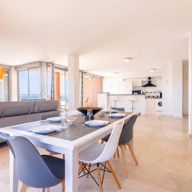 Magnifique appartement en front de mer - Three-Bedroom Apartment - 22