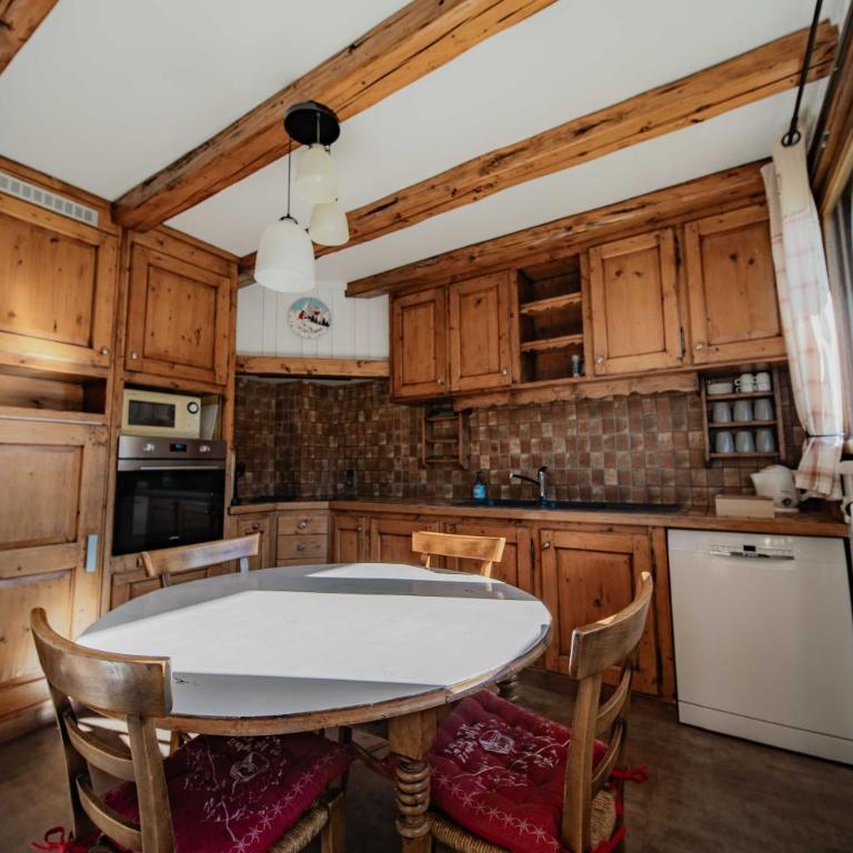 appartement 103m2 près de Megève, face à télécabine la Princesse,2 chambres , garage, local à ski - Appartement 2 Chambres - 24
