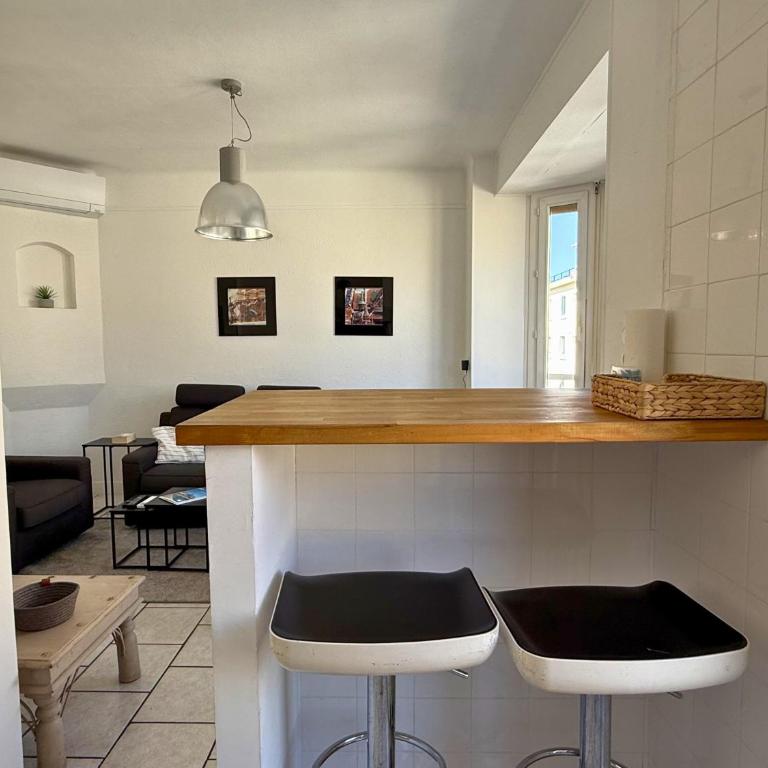 T3 climatisé cœur de ville, plage & gare à pied - Apartment mit 2 Schlafzimmern und Stadtblick - 12