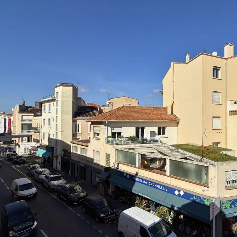 T3 climatisé cœur de ville, plage & gare à pied - Apartment mit 2 Schlafzimmern und Stadtblick - 20
