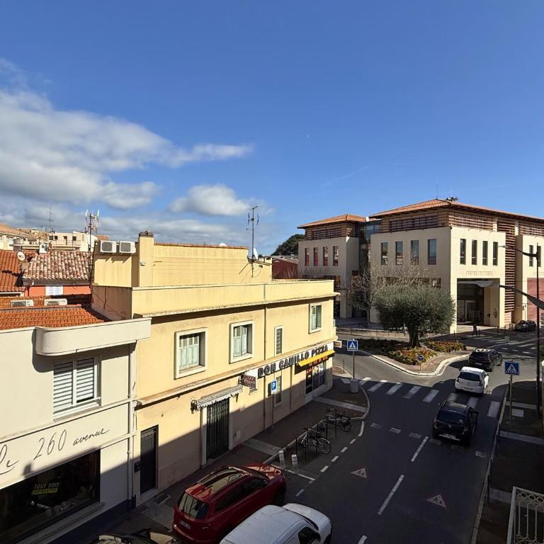 T3 climatisé cœur de ville, plage & gare à pied - Apartment mit 2 Schlafzimmern und Stadtblick - 31