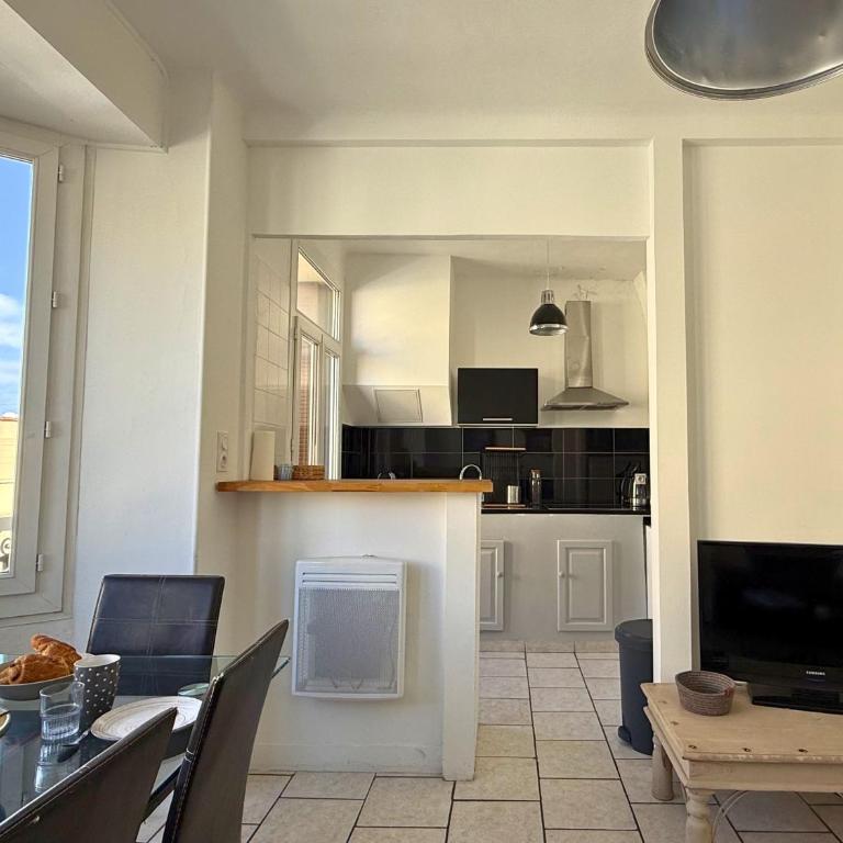 T3 climatisé cœur de ville, plage & gare à pied - Apartment mit 2 Schlafzimmern und Stadtblick - 13