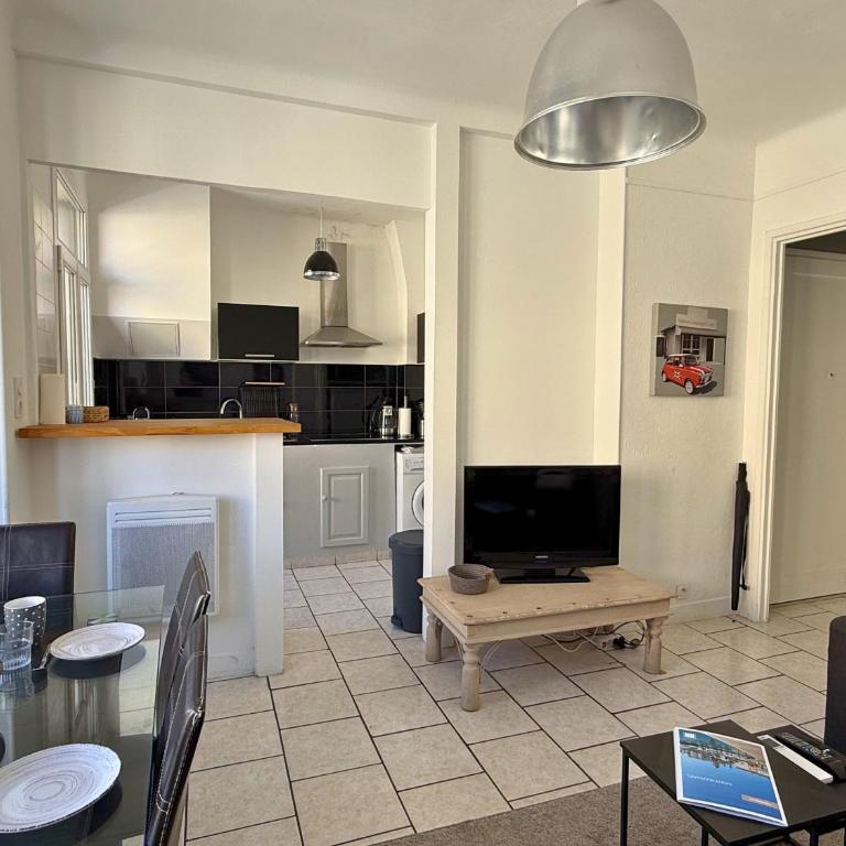 T3 climatisé cœur de ville, plage & gare à pied - Apartment mit 2 Schlafzimmern und Stadtblick - 15