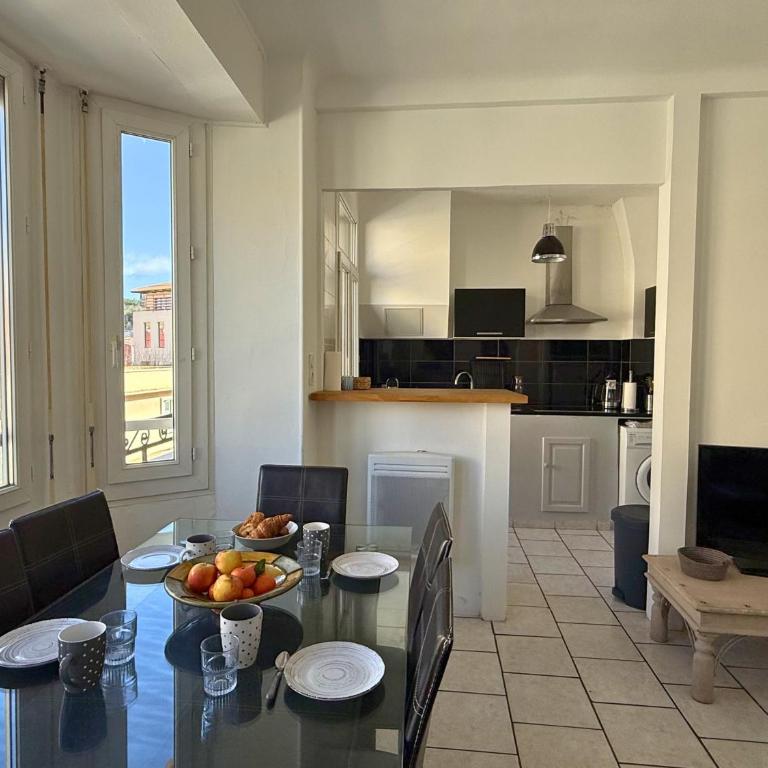 T3 climatisé cœur de ville, plage & gare à pied - Apartment mit 2 Schlafzimmern und Stadtblick - 2