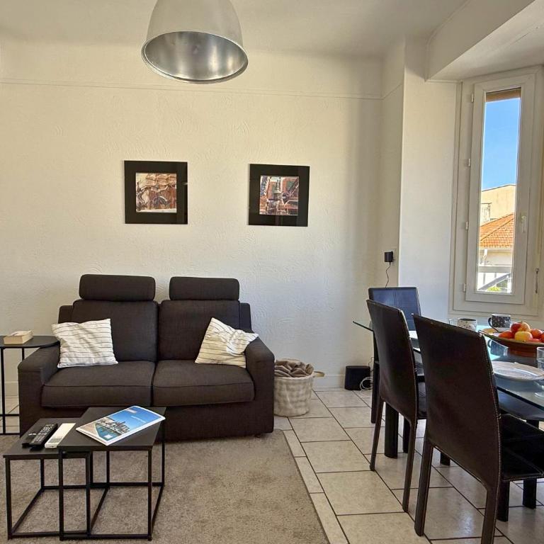 T3 climatisé cœur de ville, plage & gare à pied - Apartment mit 2 Schlafzimmern und Stadtblick - 24