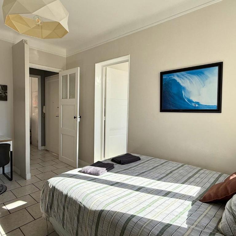 T3 climatisé cœur de ville, plage & gare à pied - Apartment mit 2 Schlafzimmern und Stadtblick - 25