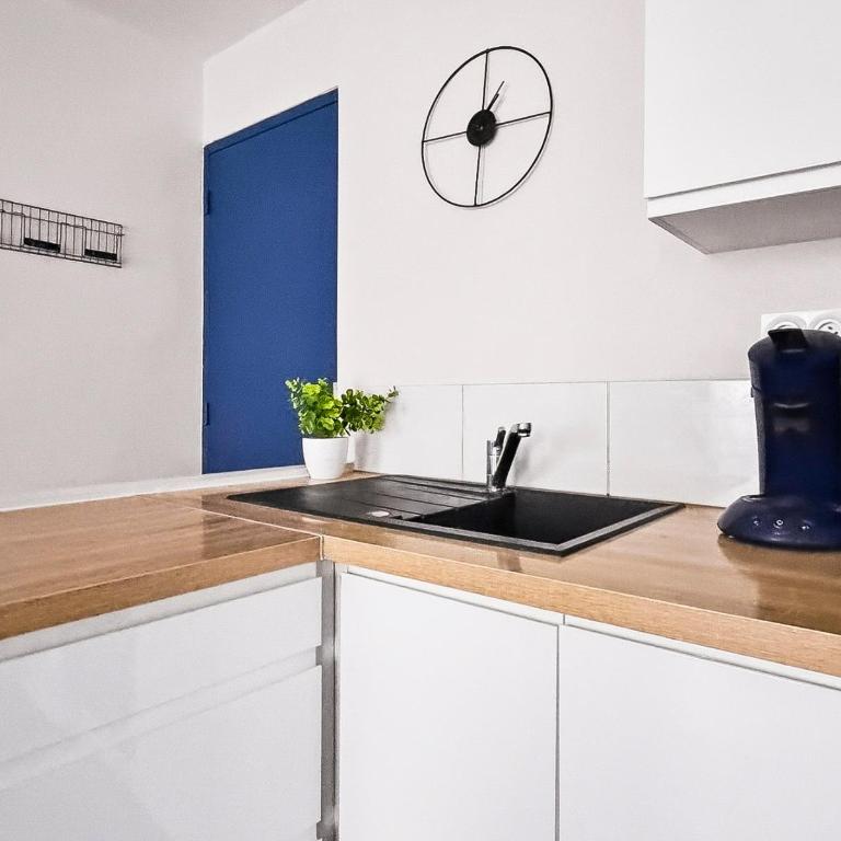 Chez Joyce - T2 climatisé entre centre-ville et cité médiévale - One-Bedroom Apartment - 13