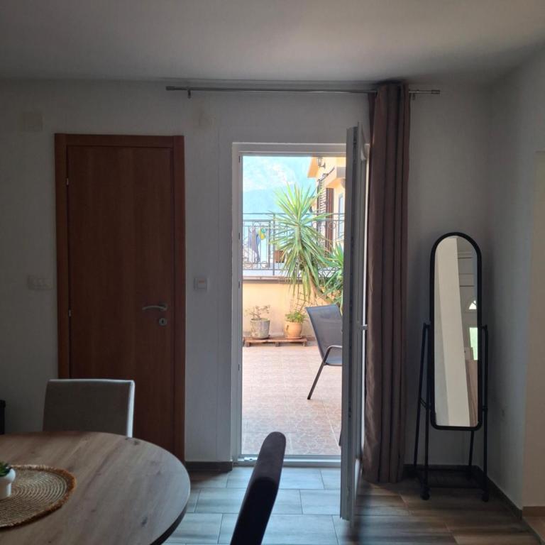 Sofi - Two-Bedroom Apartment with Terrace - 6