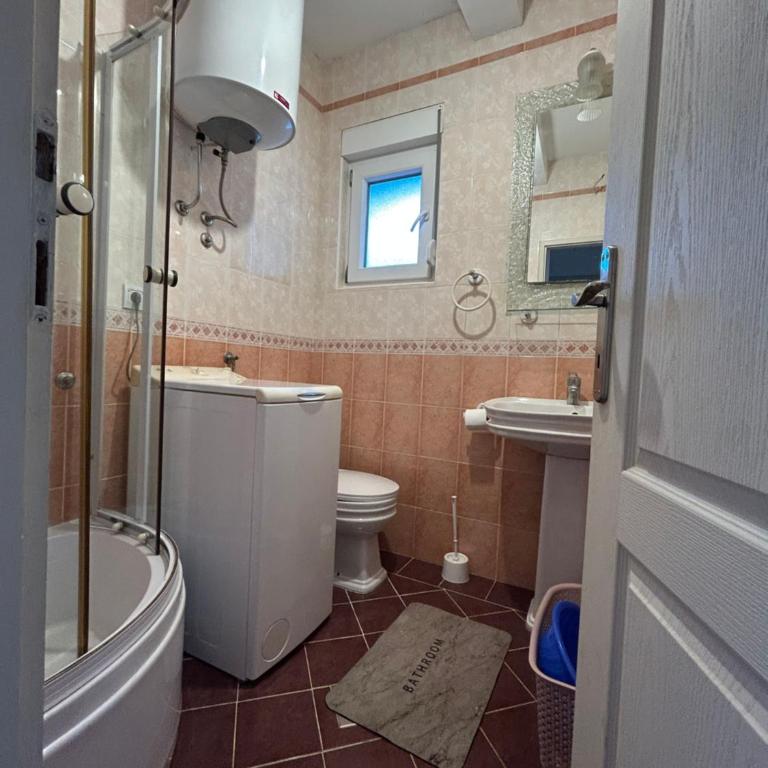 Helena Apartments - Apartment with Balcony - 4