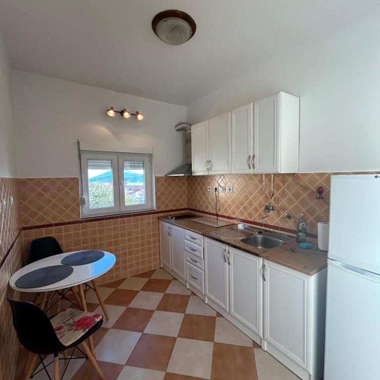 Helena Apartments - Apartment with Sea View - 9