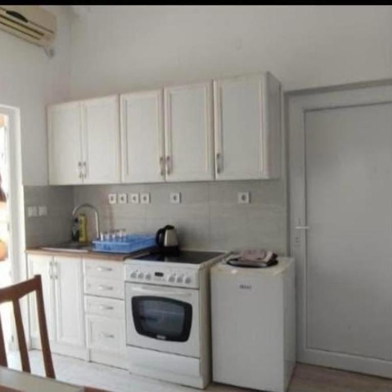 Helena Apartments - One-Bedroom Apartment - 7