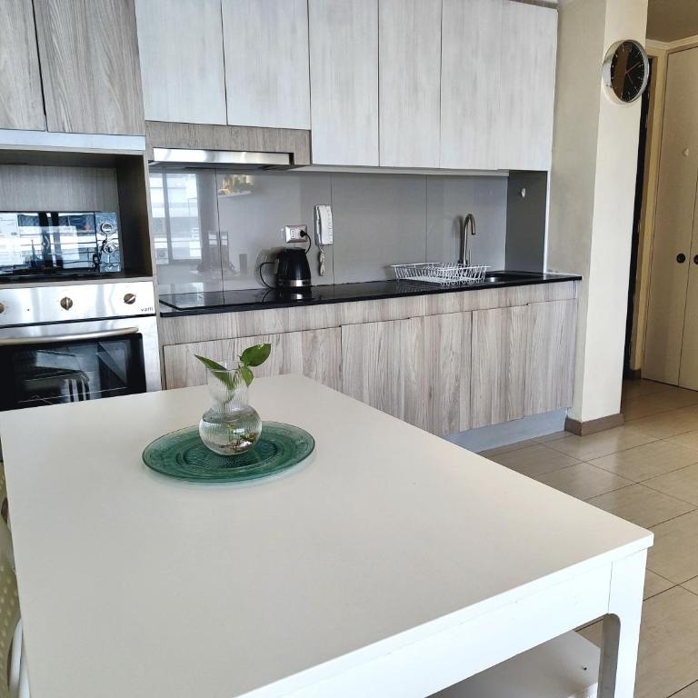 Ñuñoa 2D1B a pasos Metro Chile España - Two-Bedroom Apartment with Balcony - 9