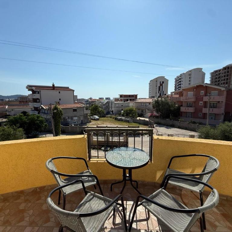 Cejovic Apartments & Pool - One-Bedroom Apartment - 3