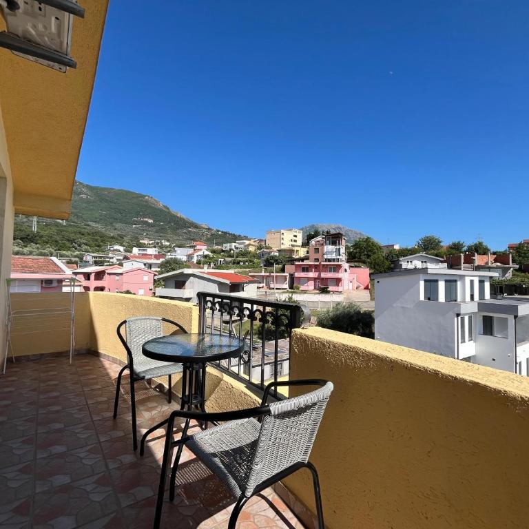 Cejovic Apartments & Pool - Studio with Pool View - 8