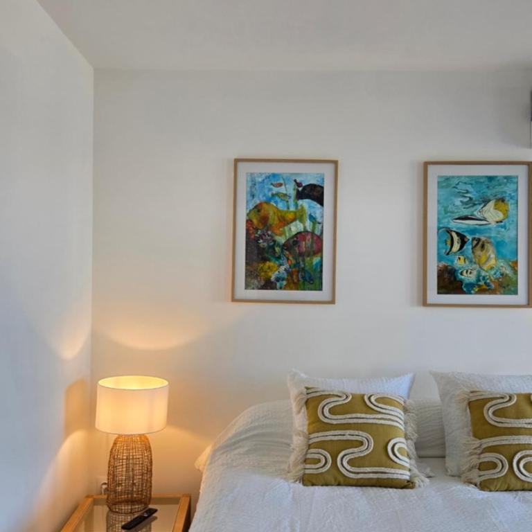 Ideal BnB, Luxury Apartments - Deluxe Apartment with Pool - 11
