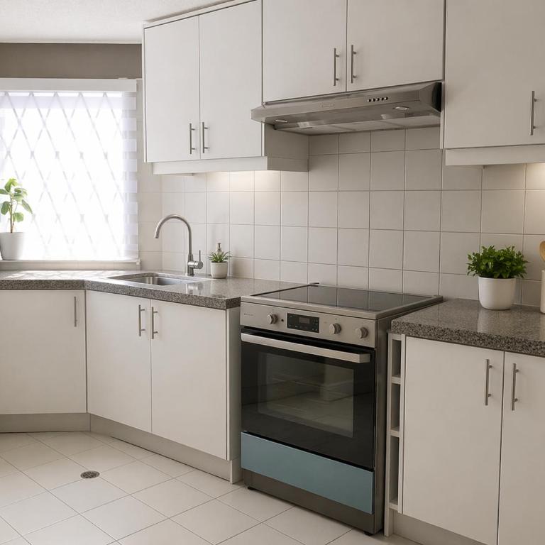 Spacious 3BR Condo near La Carolina Family Friendly Sleeps 6 - Triple Room with Bath - 5