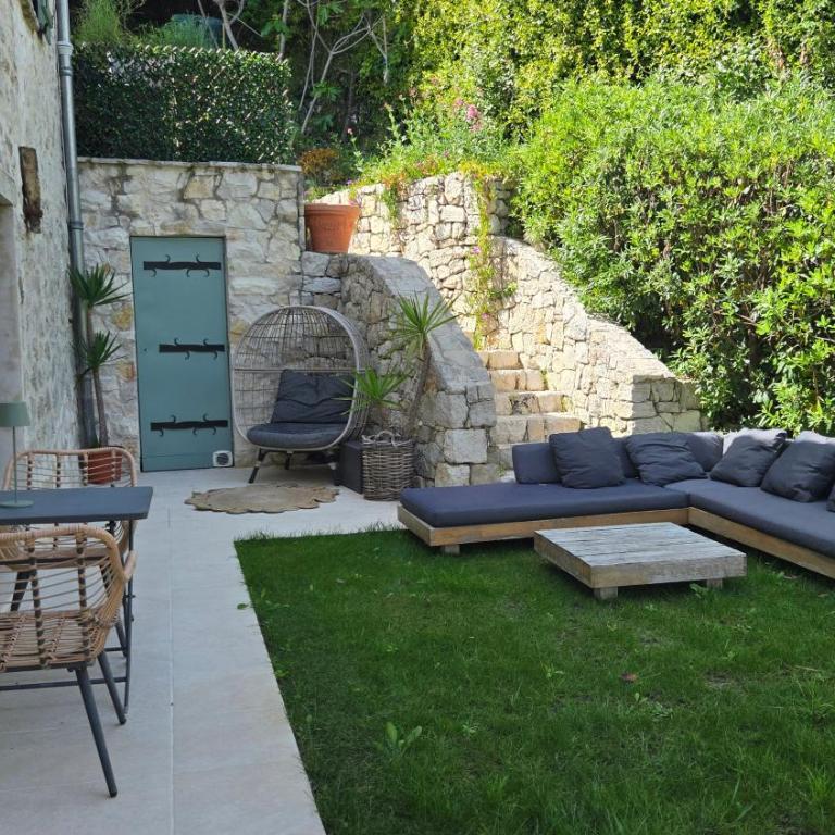 Ideal BnB, Luxury Apartments - Apartment with Garden View and Pool - 14