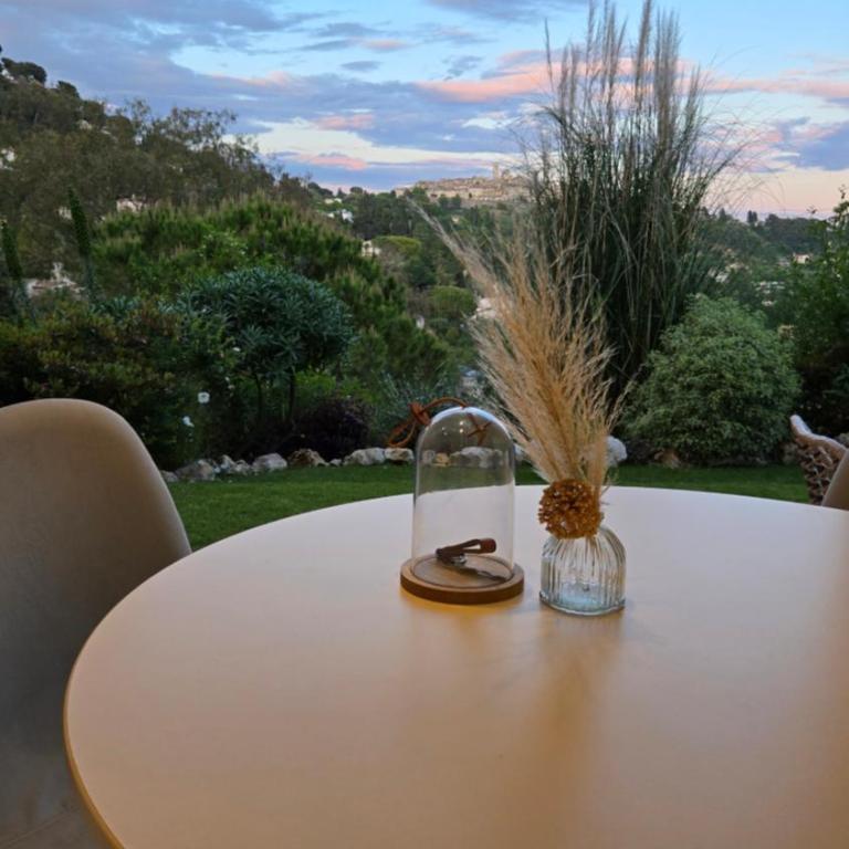 Ideal BnB, Luxury Apartments - Deluxe Apartment with Pool - 14