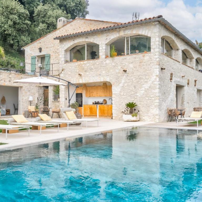 Ideal BnB, Luxury Apartments - Superior Apartment with Pool - 13