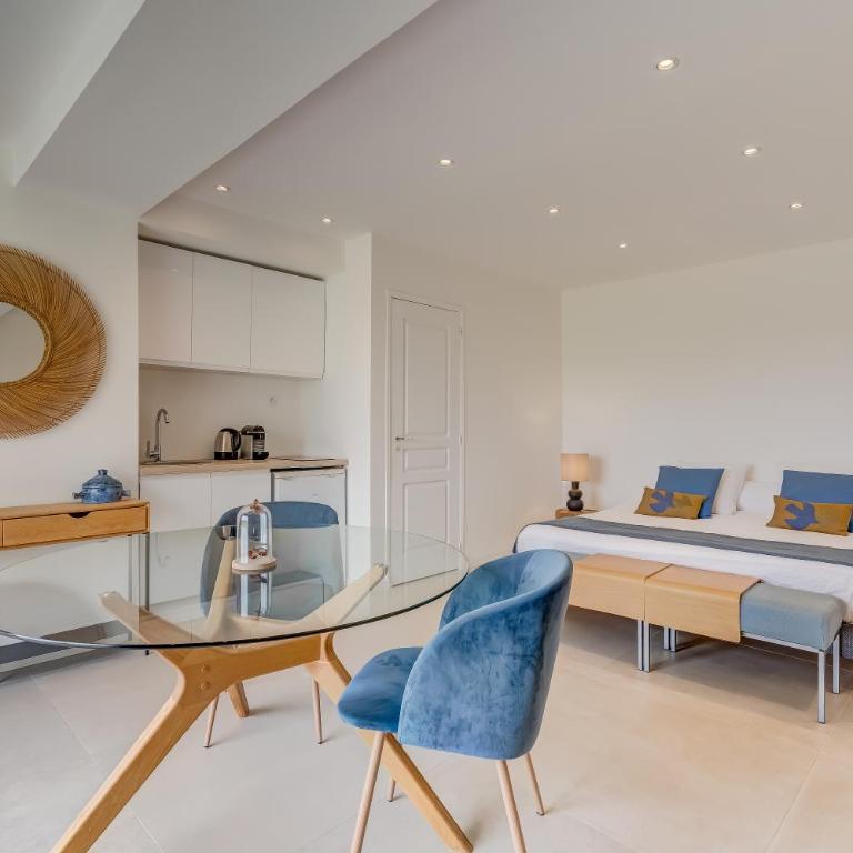 Ideal BnB, Luxury Apartments - Superior Apartment with Pool - 21
