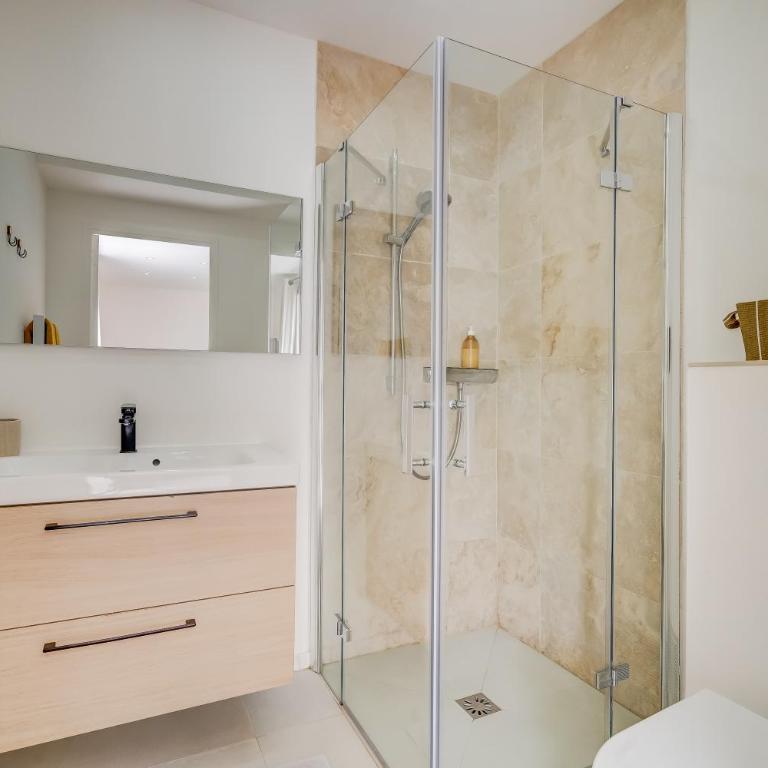 Ideal BnB, Luxury Apartments - Superior Apartment with Pool - 20