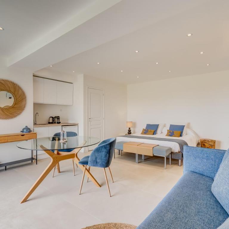 Ideal BnB, Luxury Apartments - Superior Apartment with Pool - 16