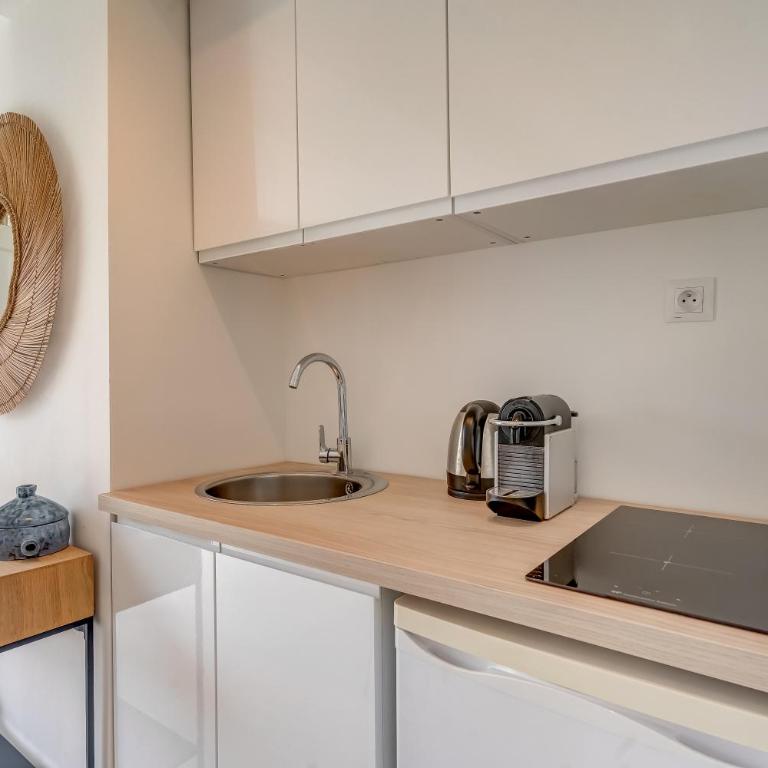 Ideal BnB, Luxury Apartments - Superior Apartment with Pool - 17