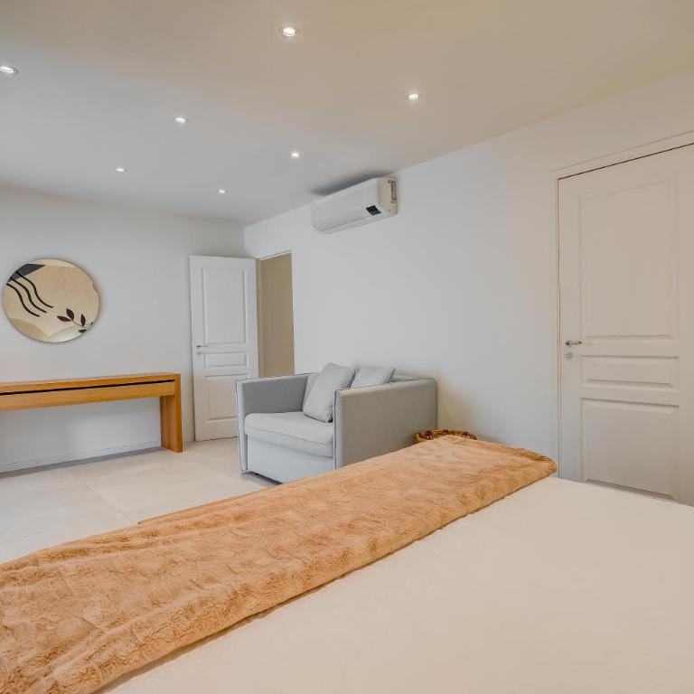 Ideal BnB, Luxury Apartments - Premium Apartment with Pool - 23
