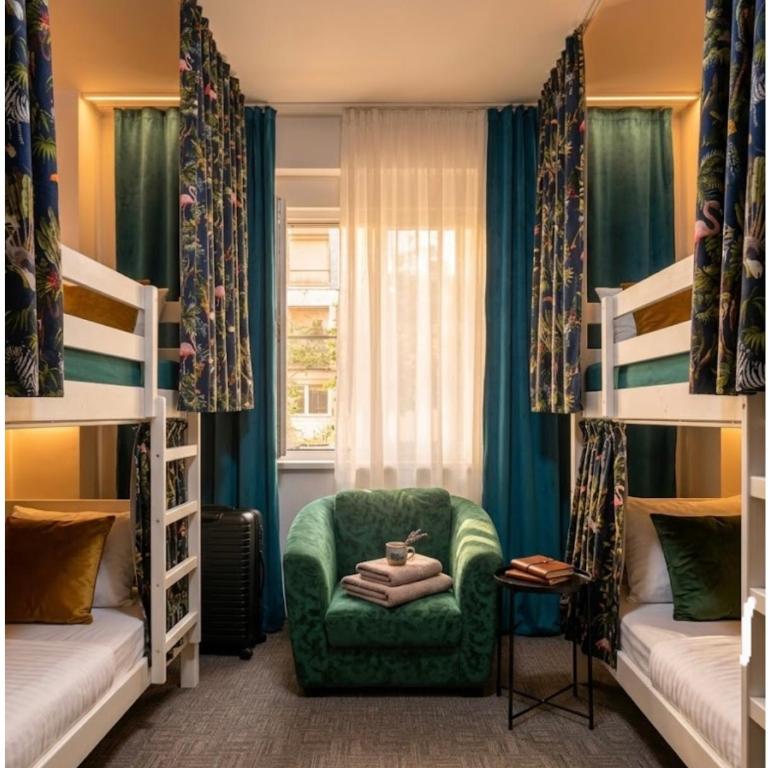 Amazon Hostel Center Podgorica - Krevet na Sprat u Mešovitoj Spavaonici - 1