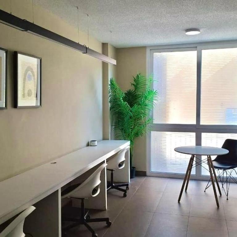 Departamento con conexión L1-Terminal de Buses y Trenes - Two-Bedroom Family Apartment - 3