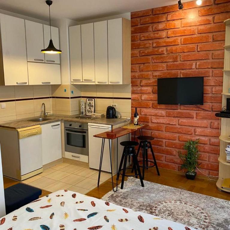 Studio 369 - One-Bedroom Apartment - 4