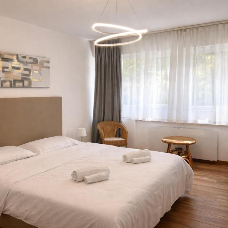 Beach-Center-Renovated-Parking-Balcony apartment - Two-Bedroom Apartment - 30